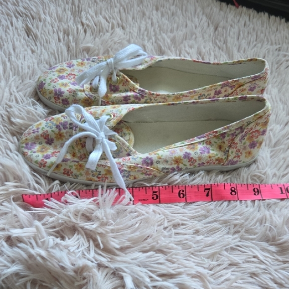 Call It Spring Cream and White Floral Loafers Summer Women's Shoes US 6 - Picture 7 of 7
